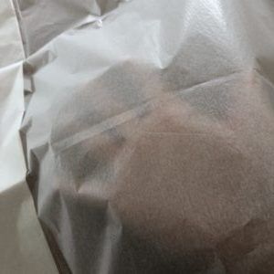 薄葉紙は透き通るくらい薄い包装紙です。