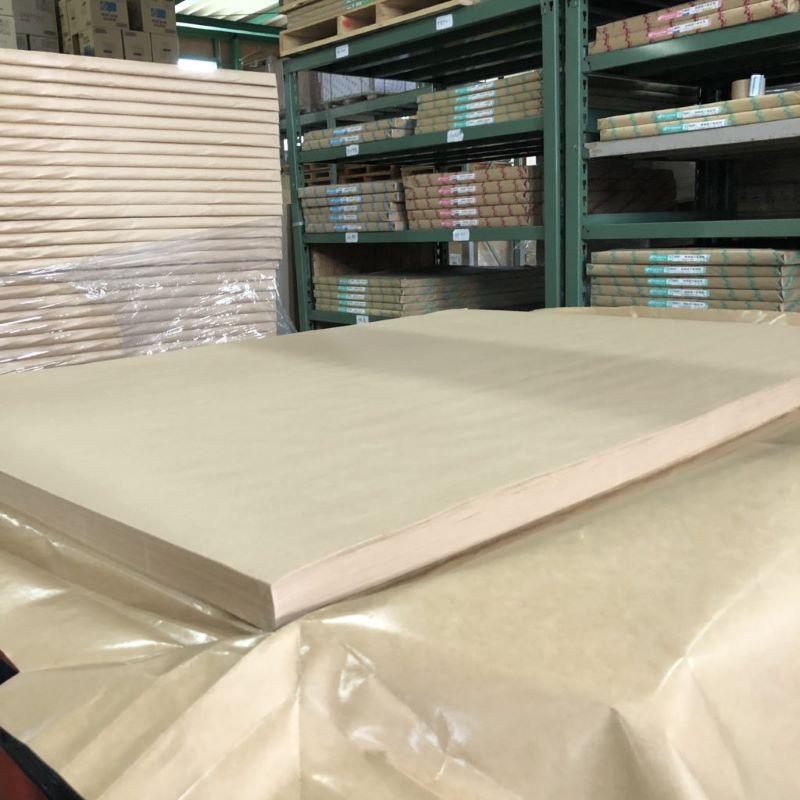 大きい茶色のクラフト包装紙は割れ物を包む紙です ハトロン紙とも呼ばれています 紙の宅配便