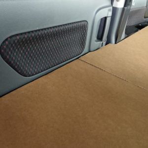 車中泊シートのダンボール板です