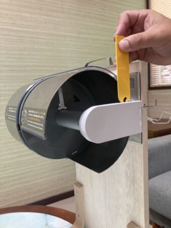盗難防止トイレットペーパーホルダー